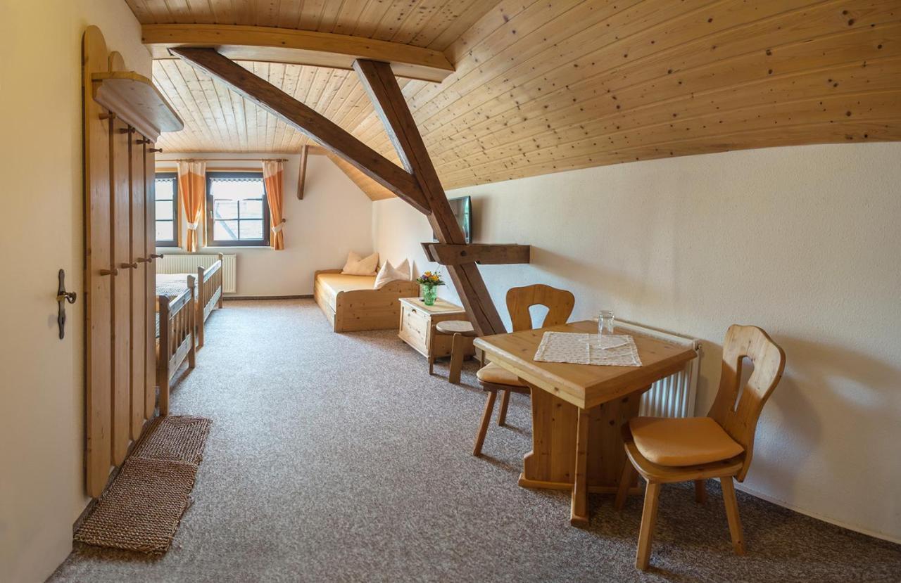 Am Roten Hammer I Gasthof Und Pension クロルト・オーバーヴィーゼンタール エクステリア 写真